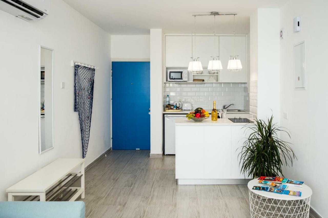 Front-row - Skyline Retreat - Pool Access * Ларнака
