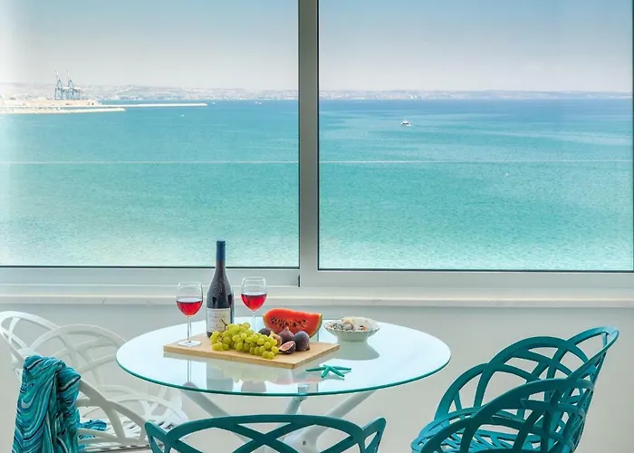 Beachfront Skyline Retreat 1Br Pool Central