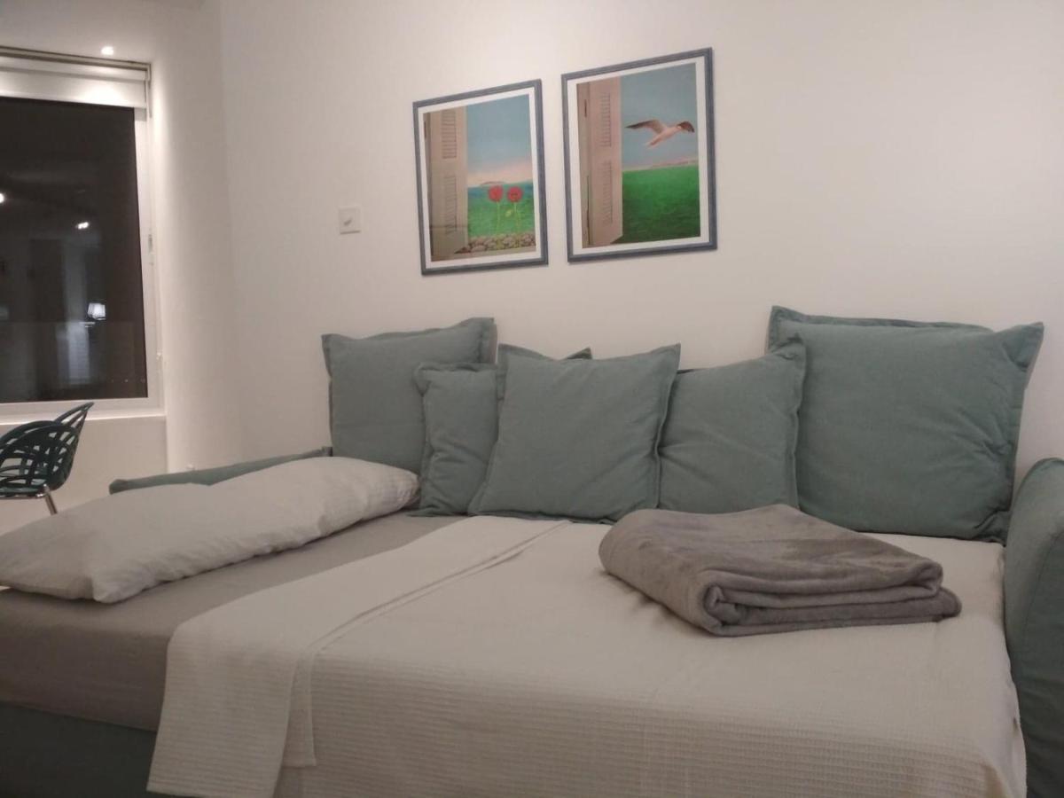 Beachfront Skyline Retreat 1Br Pool Central Apartment Larnaca