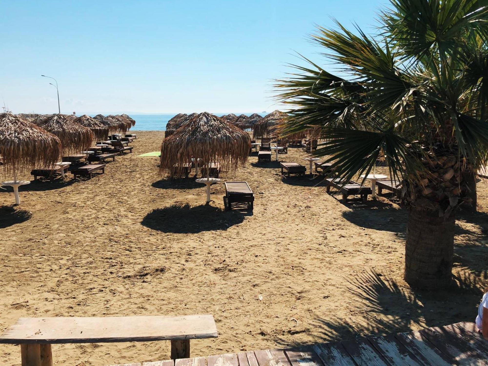 Apartment Beachfront Skyline Retreat 1Br Pool Central Larnaca