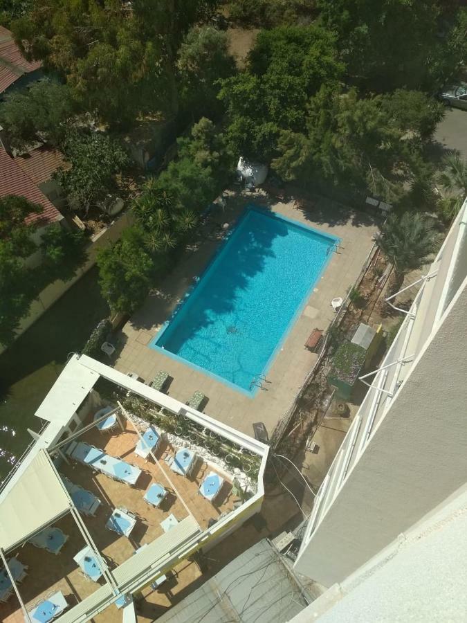 Beachfront Skyline Retreat 1Br Pool Central *