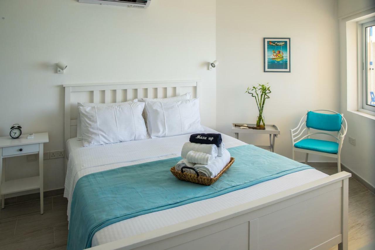 Apartment Beachfront Skyline Retreat 1Br Pool Central Larnaca
