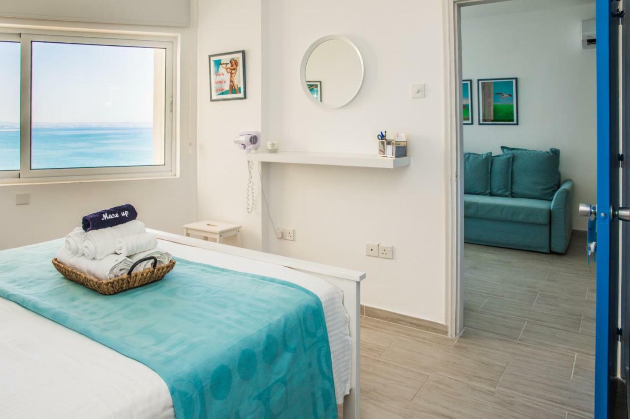 Beachfront Skyline Retreat 1Br Pool Central Apartment *