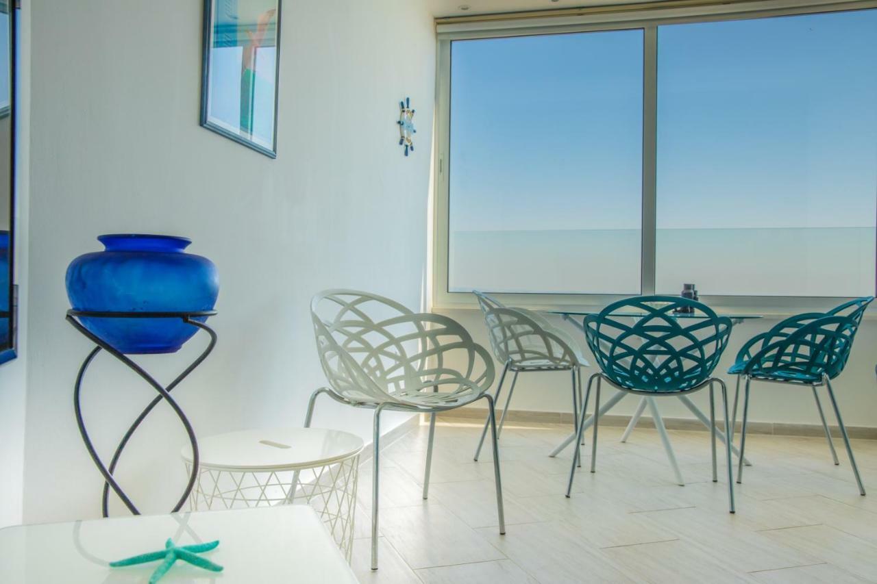Beachfront Skyline Retreat 1Br Pool Central Apartment *