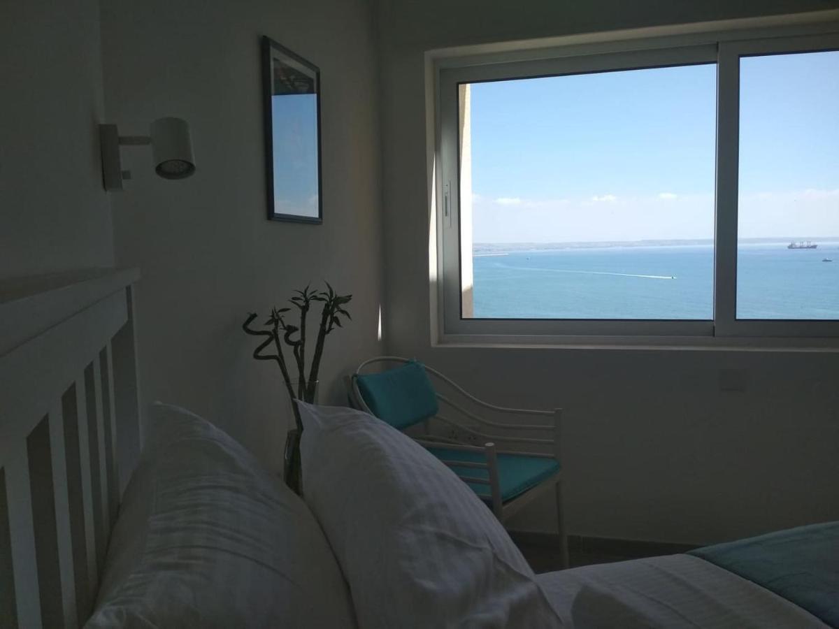 Beachfront Skyline Retreat 1Br Pool Central *